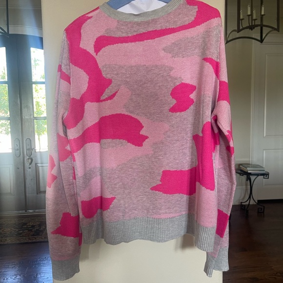 Lightweight pink camo print sweater.  Perfect transitional piece. - Picture 3 of 4